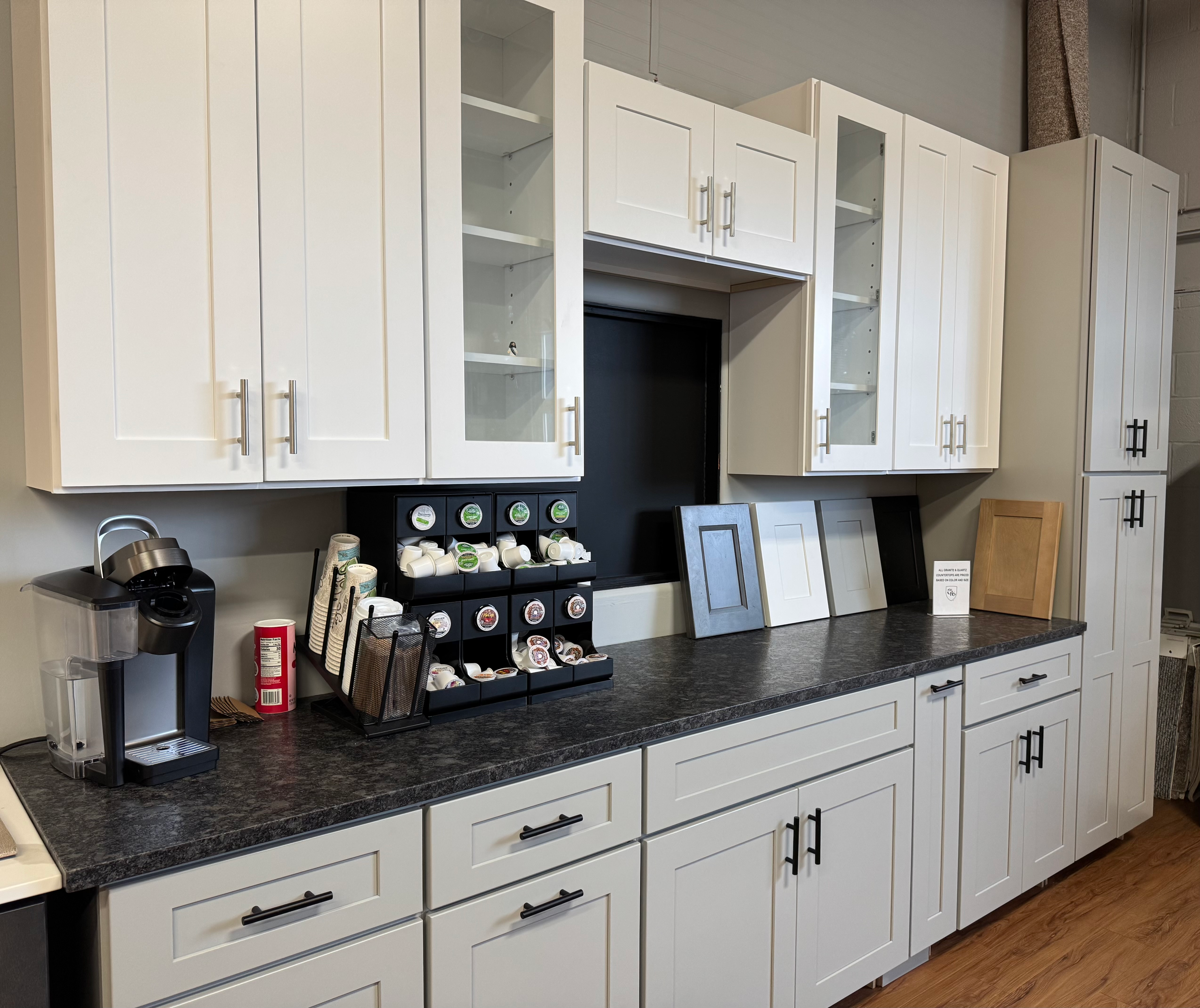 kitchen-cabinets-white.webp kitchen cabinets white